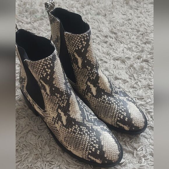 Steve Madden Snakeskin Booties Womens – Revived Clothing Exchange Size 8,5 - Picture 2 of 12